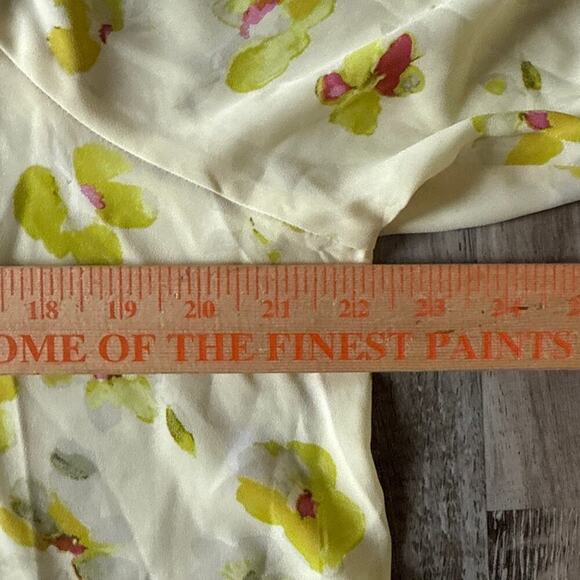 Cabi Go To Floral Soft Yellow Button Front Top Small V Neck Elegant Blouse Flowy - Picture 8 of 10